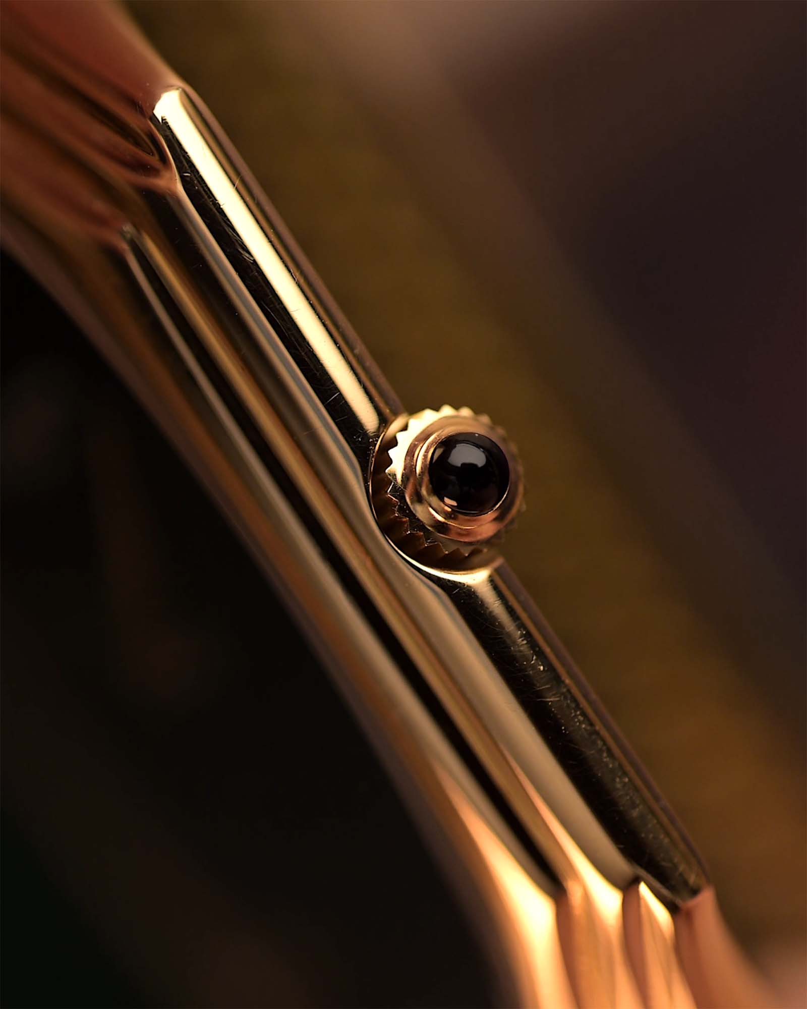 Royal Attractive Moon Phase G65s Classic Shield