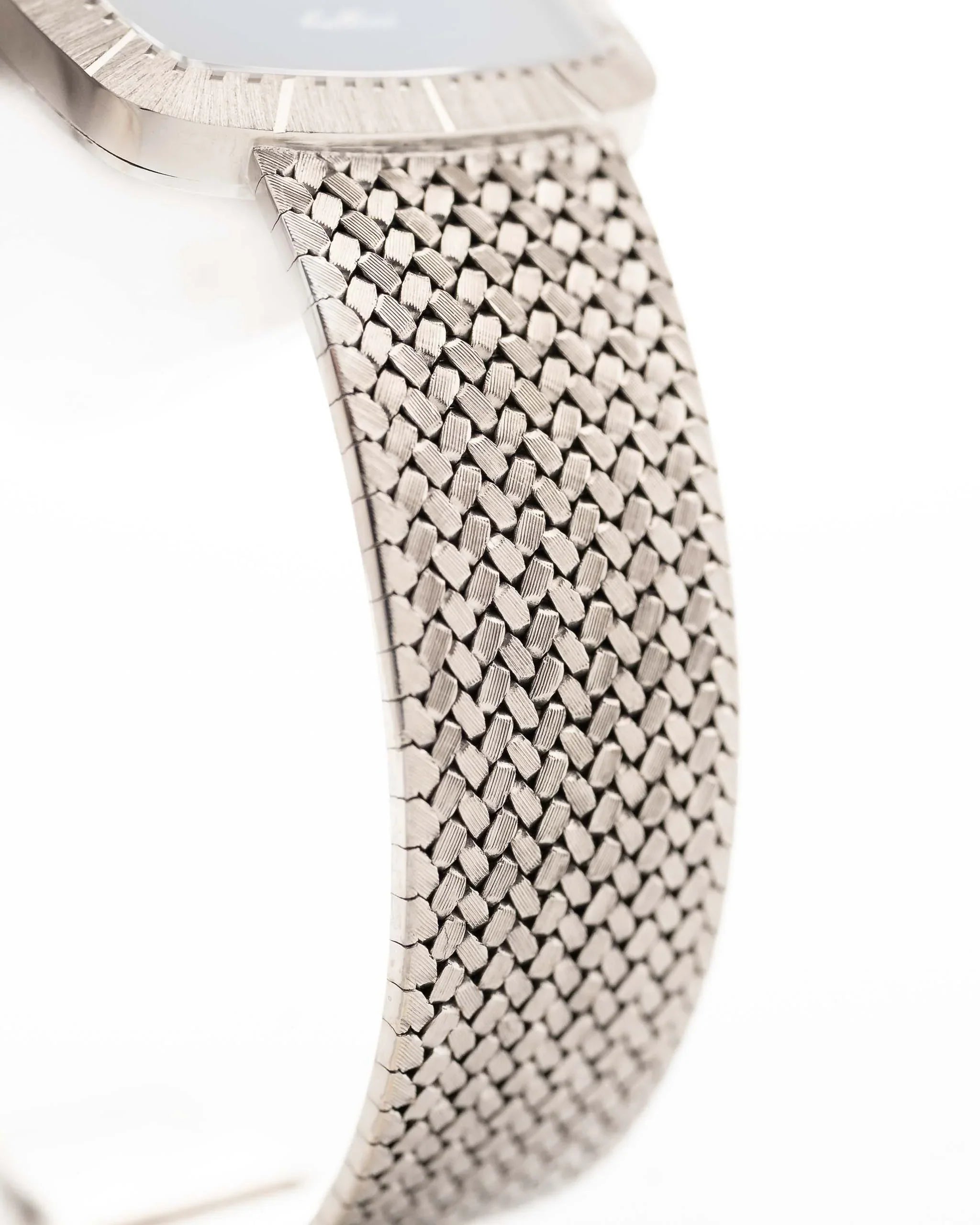 Royal Vintage 18k Blue Moon Royal Attraction