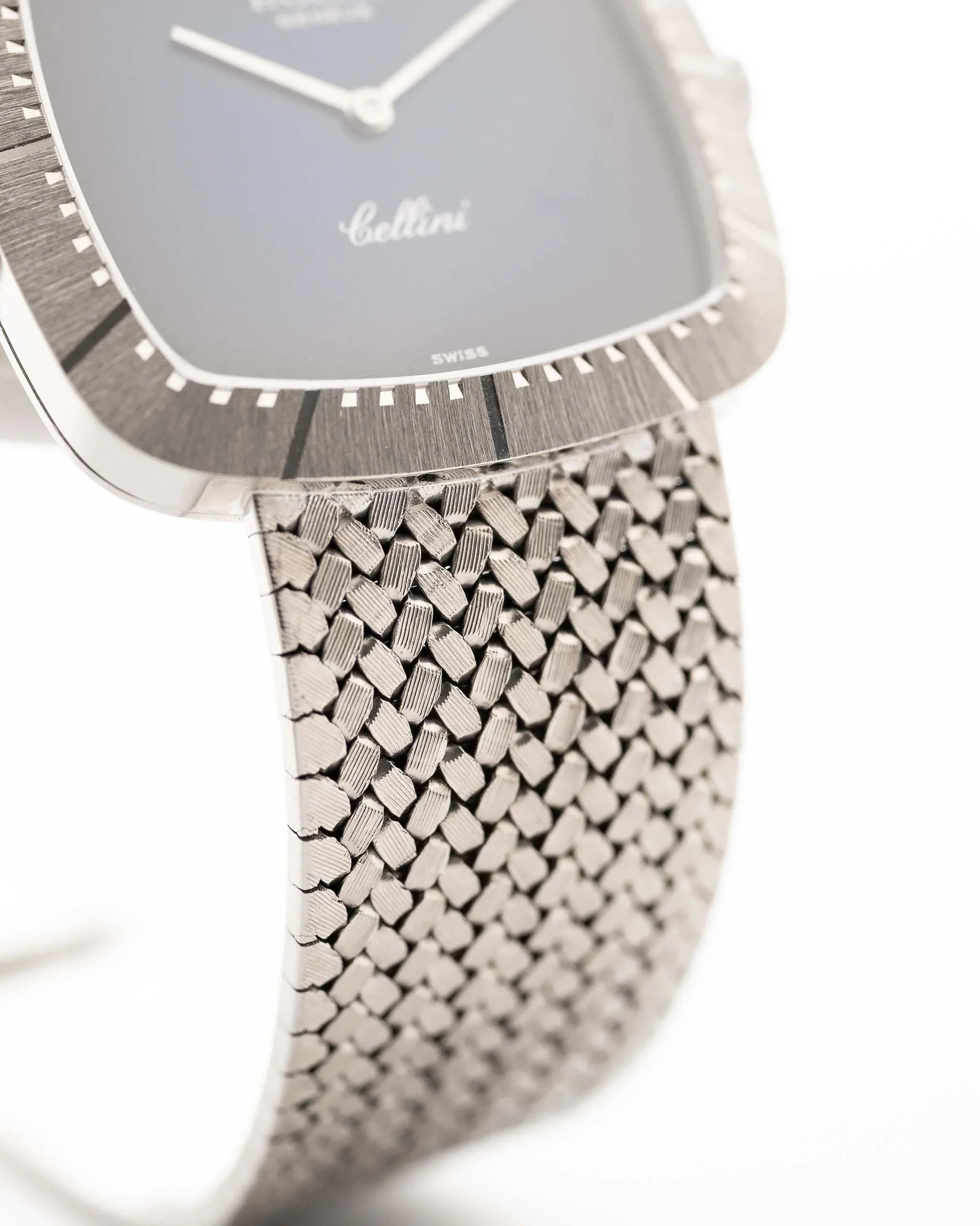 Royal Vintage 18k Blue Moon Royal Attraction