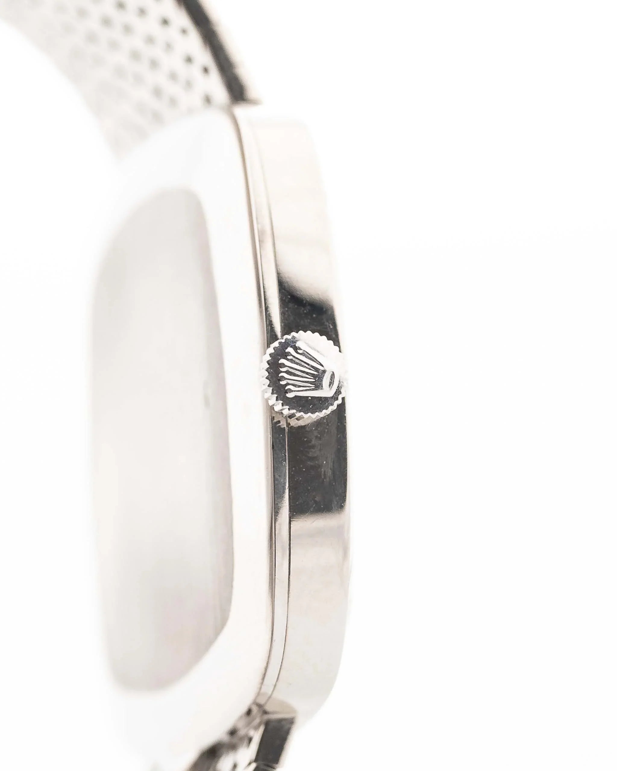 Royal Vintage 18k Blue Moon Royal Attraction