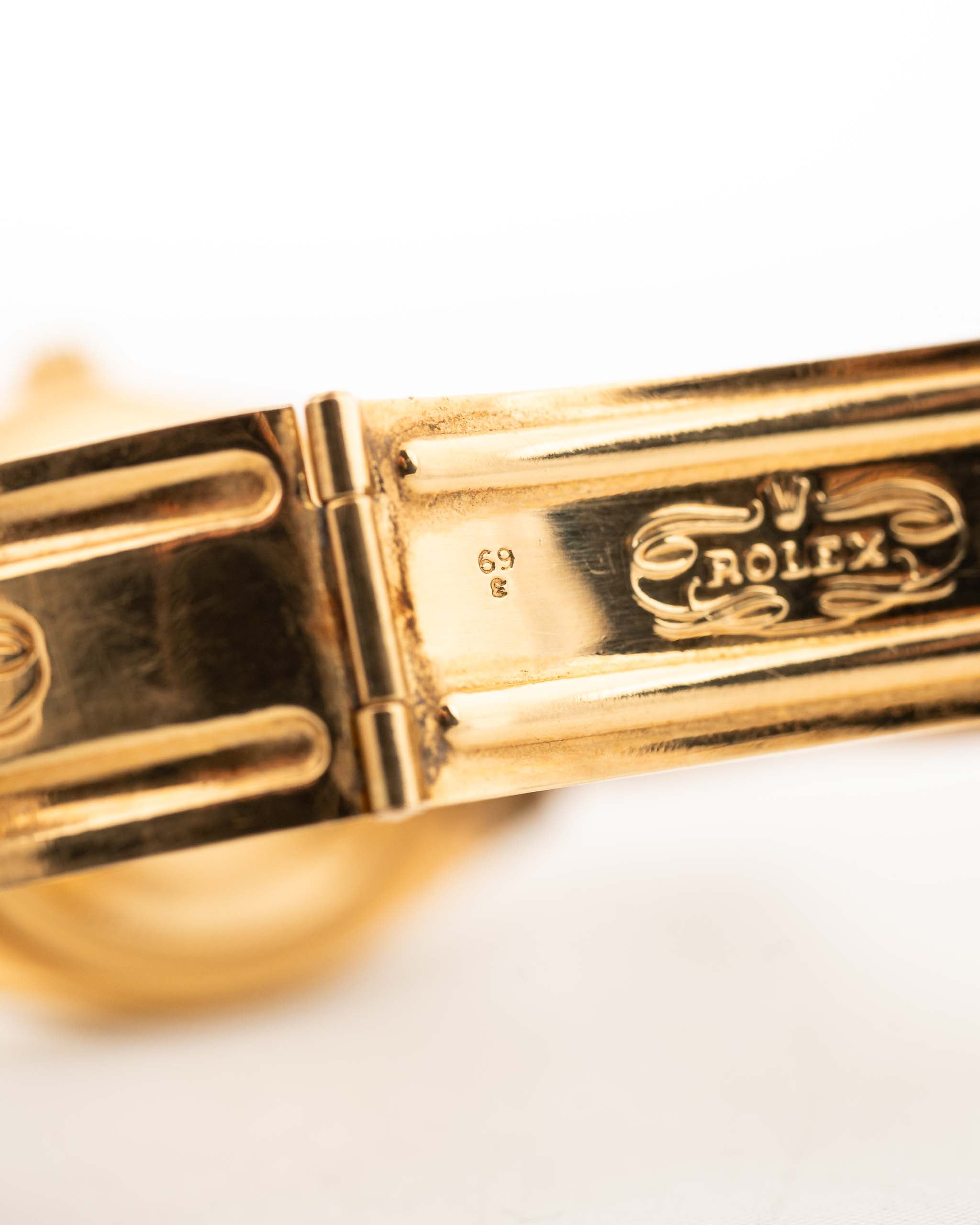 Royal Smoky  Black Glit Live Attraction AMG 1601 18k Gold