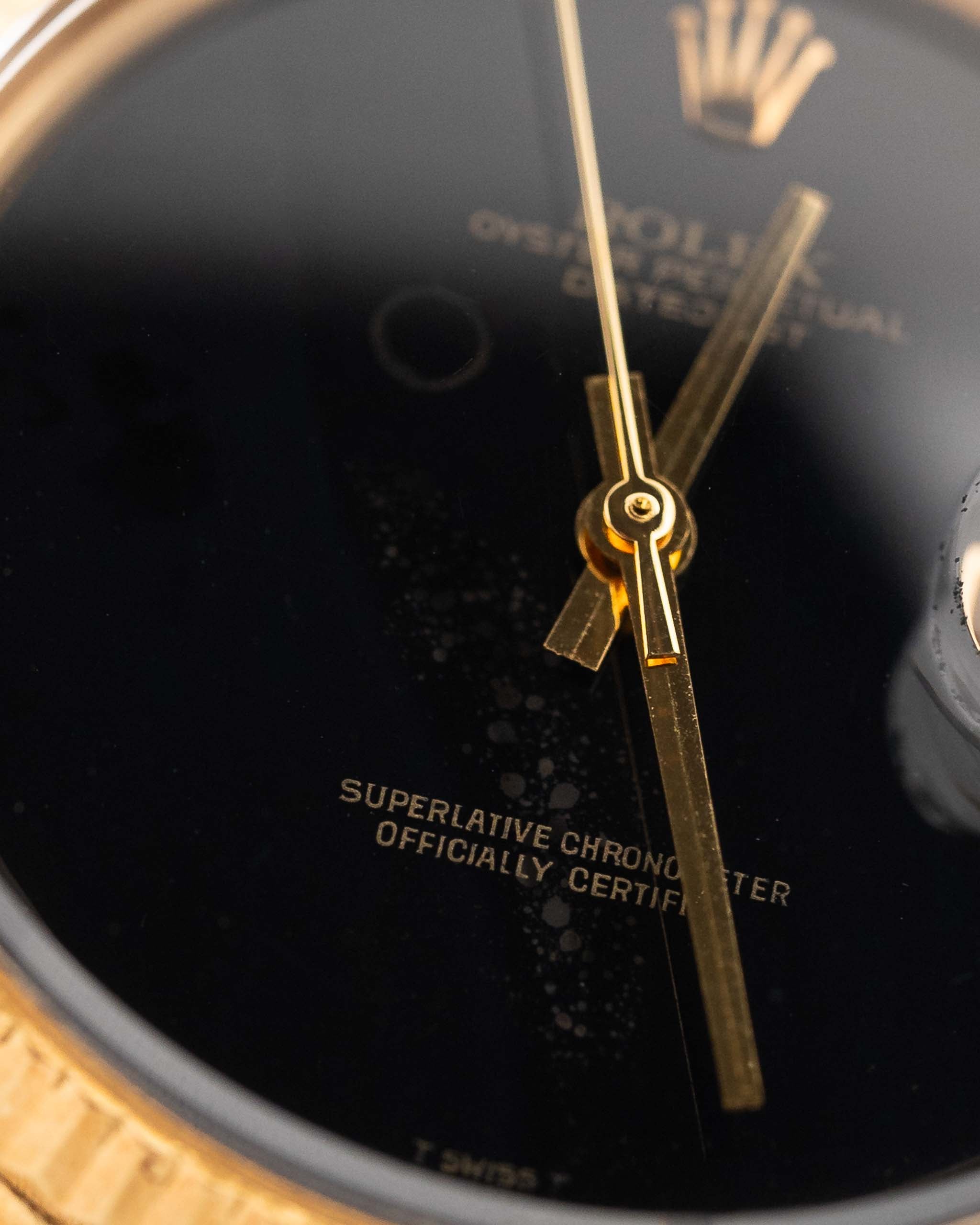 Royal Smoky  Black Glit Live Attraction AMG 1601 18k Gold