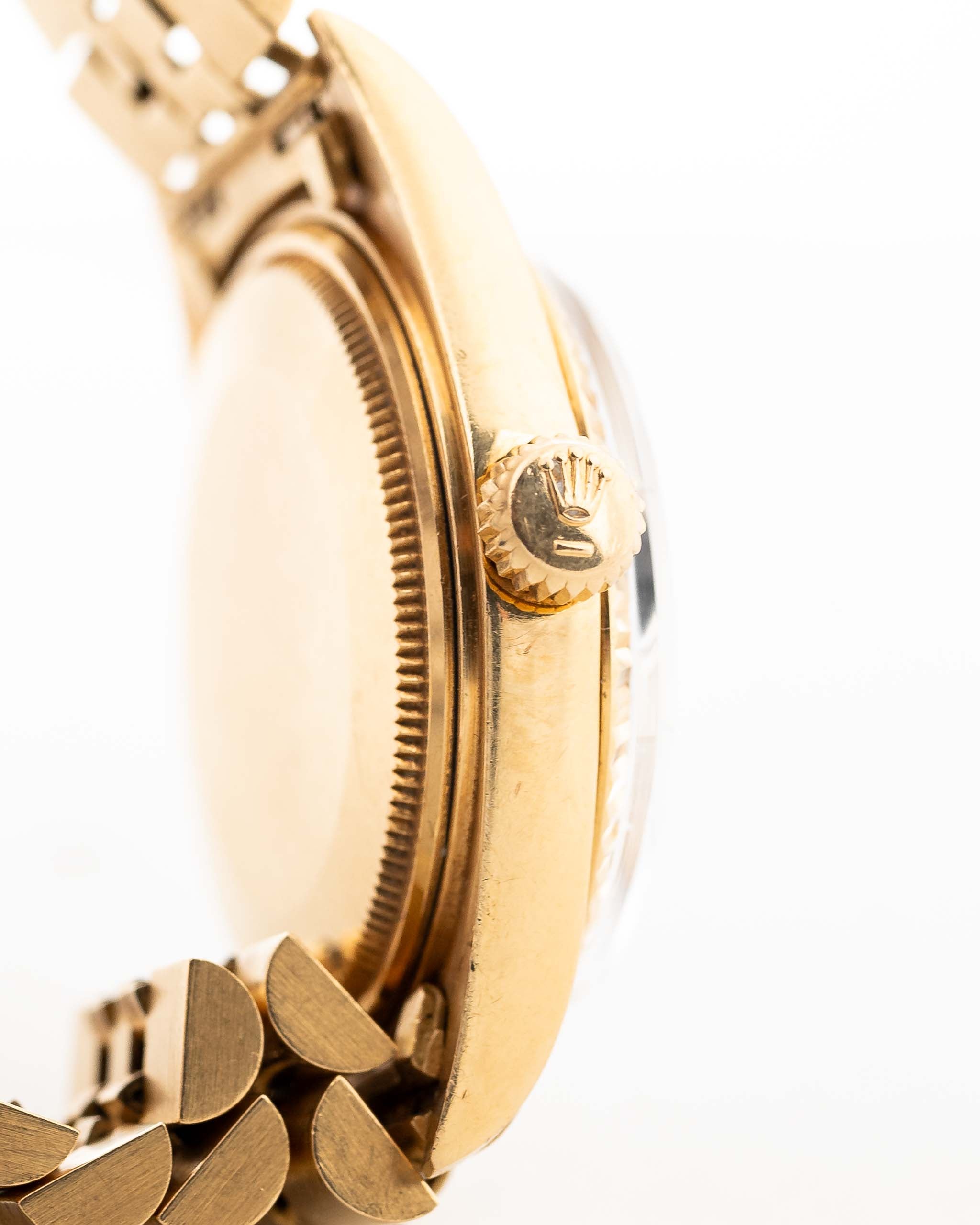 Royal Smoky  Black Glit Live Attraction AMG 1601 18k Gold