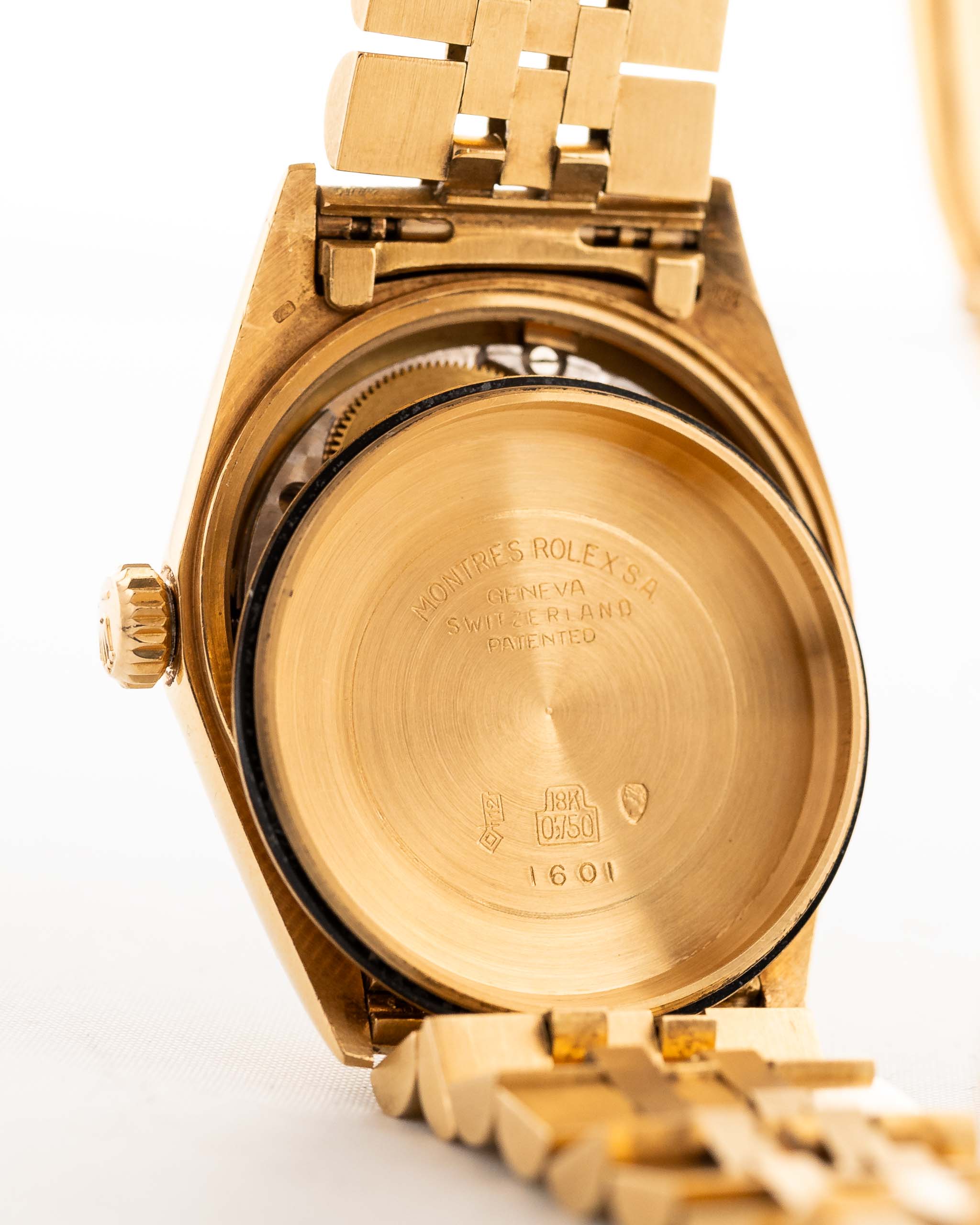 Royal Smoky  Black Glit Live Attraction AMG 1601 18k Gold