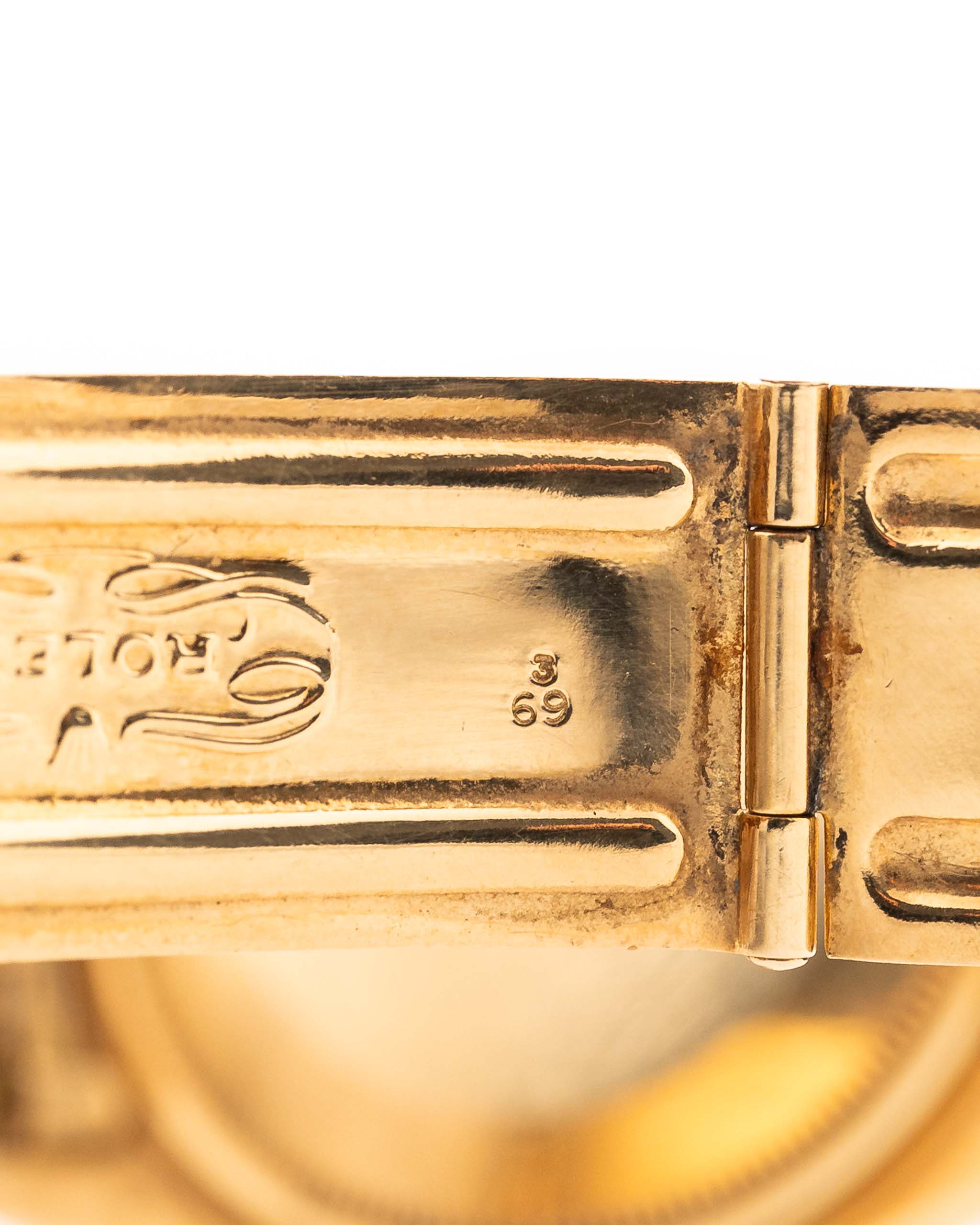 Royal Smoky  Black Glit Live Attraction AMG 1601 18k Gold