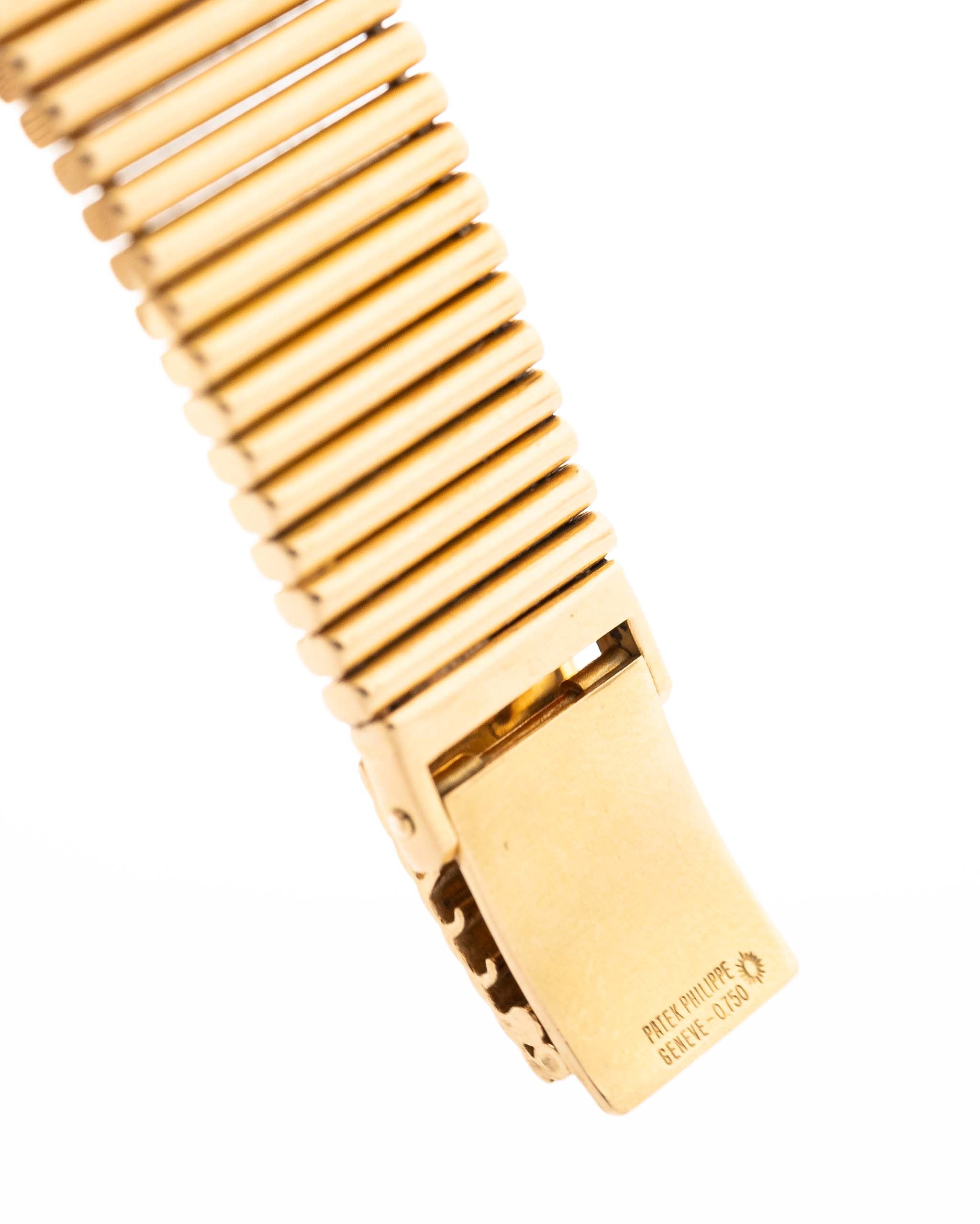 Royal Attractive Moon Phase G65s Classic Shield